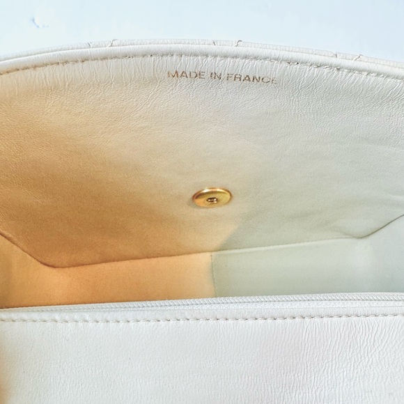 Vintage CHANEL Beige Mini Bag 90s Gold Hardware Lambskin Final price drop ๐ - Picture 10 of 15